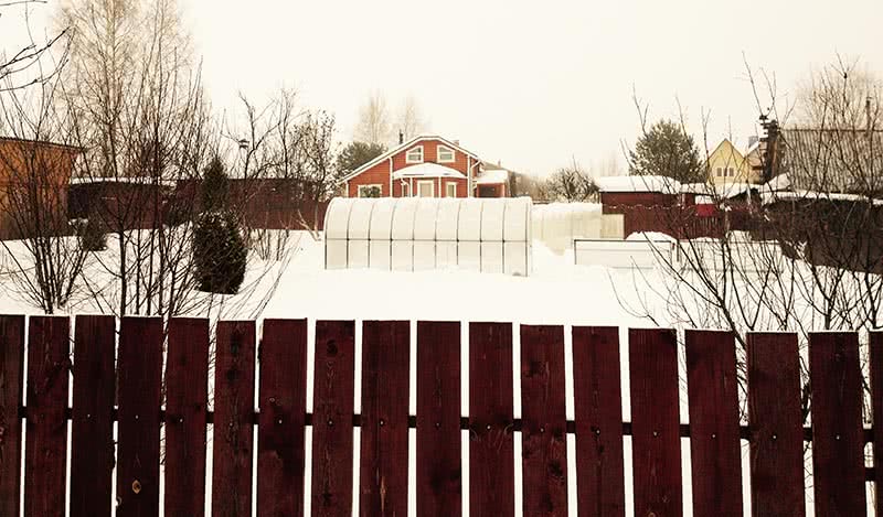 Забор для загородного дома